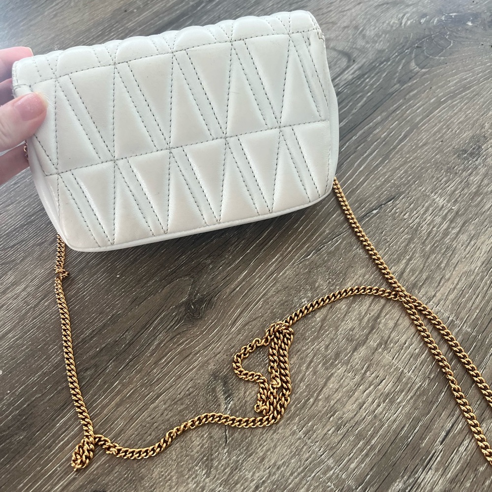 Elegant White Versace Quilted Chain Bag - Picture 5 of 15